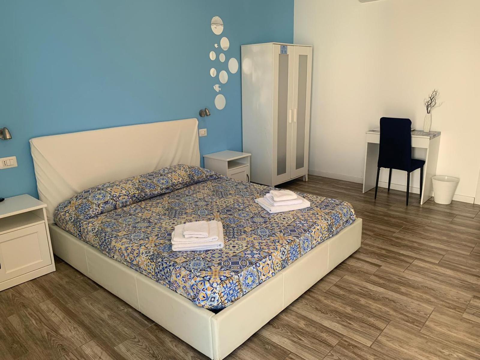 Borgomarino'S Room Cefalù Extérieur photo