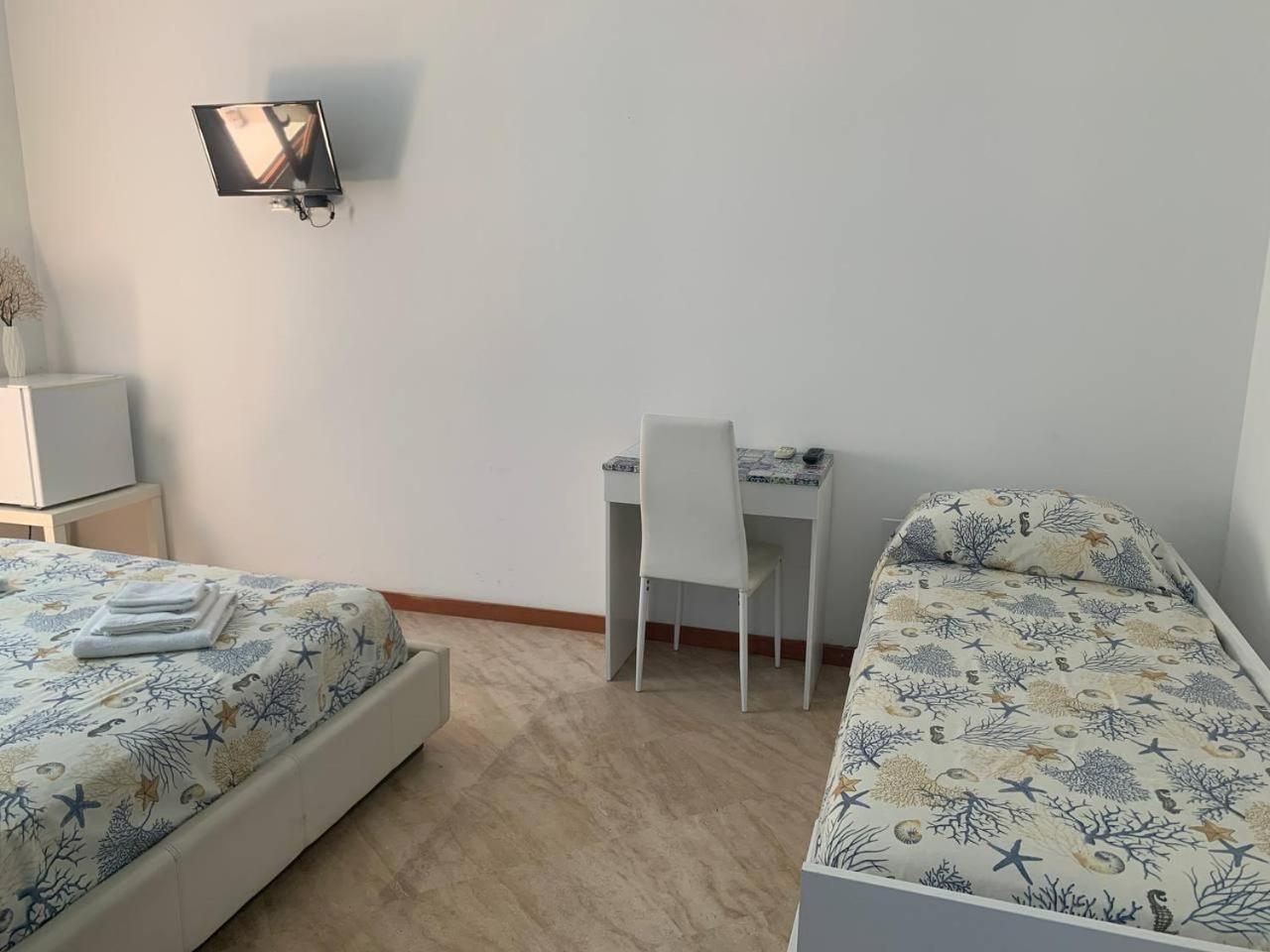 Borgomarino'S Room Cefalù Extérieur photo