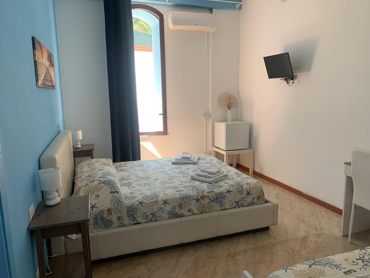 Borgomarino'S Room Cefalù Extérieur photo
